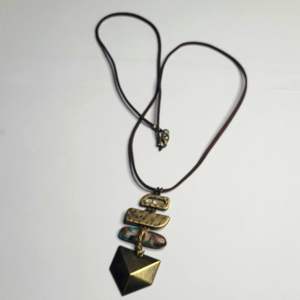 🪨HAND-CRAFTED NECKLACE